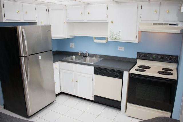 9701 N Dee Road 6M, Niles, IL 60714