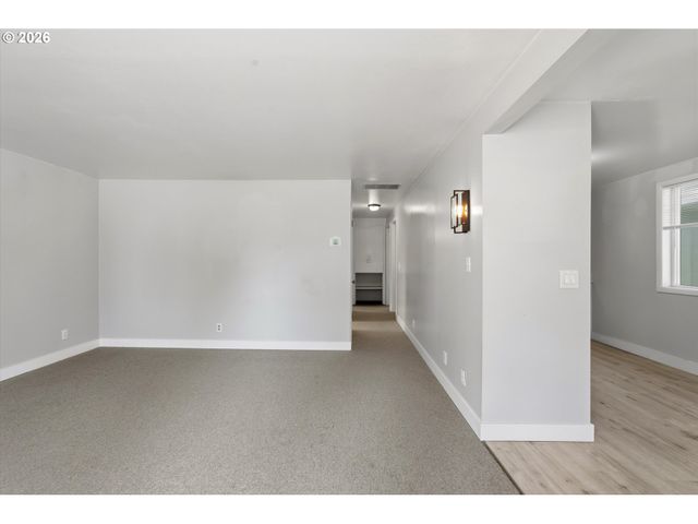 111 Se ELLIOTT Ave, Gresham, OR 97080
