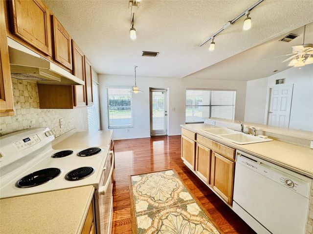4147 Kingsfield Dr, Parrish, FL 34219