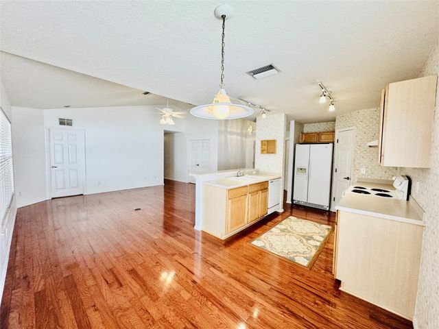 4147 Kingsfield Dr, Parrish, FL 34219
