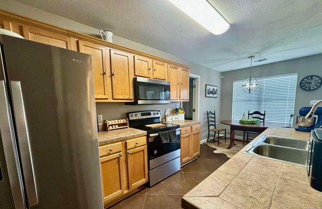 6 Tanzanite Drive, Greenbrier, AR 72058