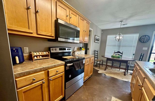 6 Tanzanite Drive, Greenbrier, AR 72058