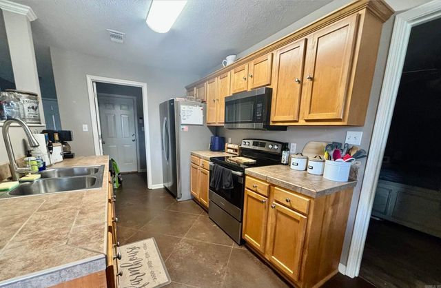 6 Tanzanite Drive, Greenbrier, AR 72058