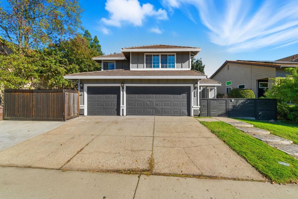 8885 Springhurst Dr, Elk Grove, CA 95624