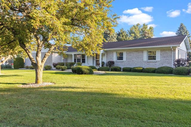 611 W Estate COURT, Elkhorn, WI 53121