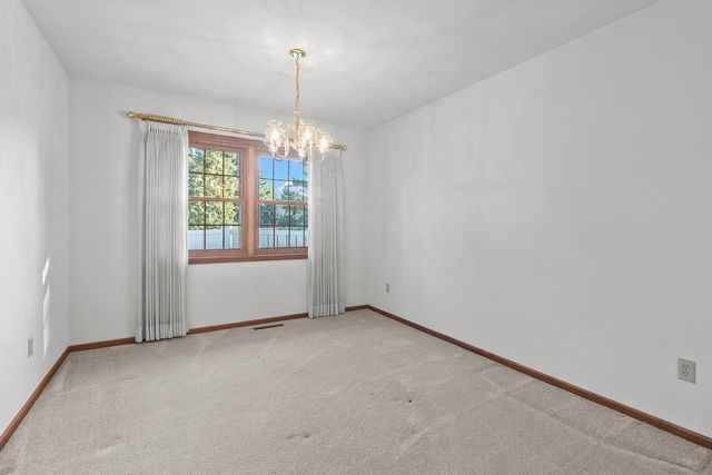 611 W Estate COURT, Elkhorn, WI 53121