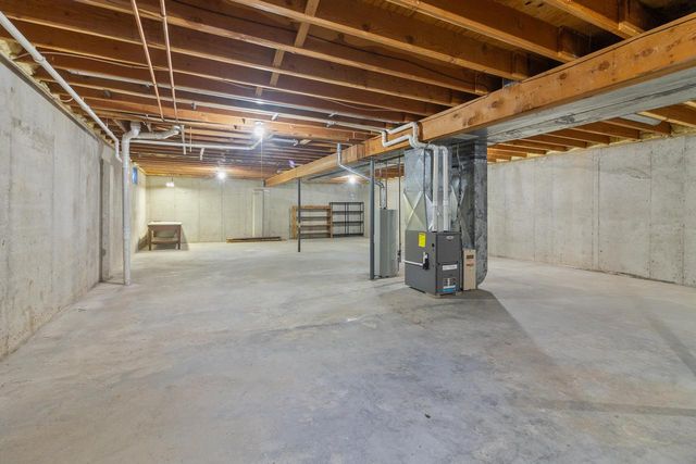 611 W Estate COURT, Elkhorn, WI 53121