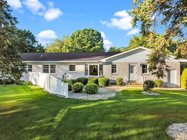 611 W Estate COURT, Elkhorn, WI 53121