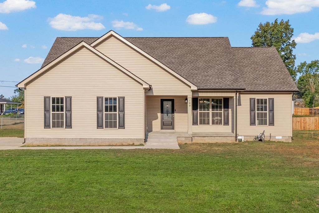 109 Morningside Dr, Clarksville, TN 37042