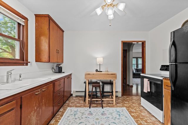 1624 MT VERNON STREET, Oshkosh, WI 54901