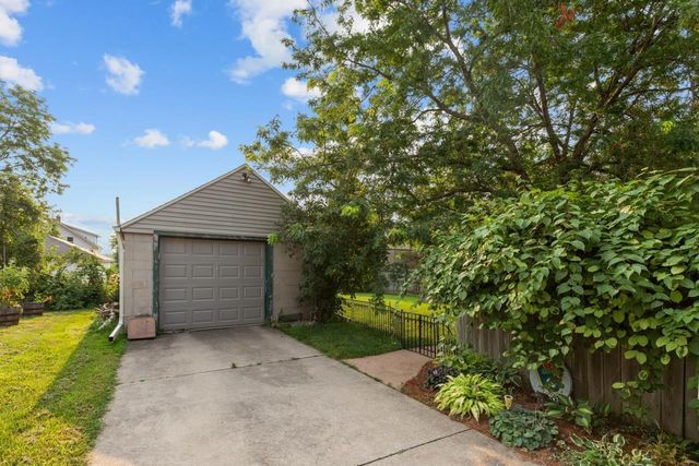 1624 MT VERNON STREET, Oshkosh, WI 54901