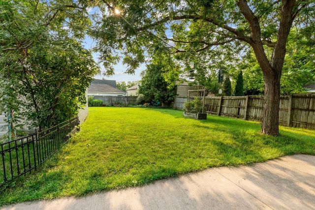 1624 MT VERNON STREET, Oshkosh, WI 54901