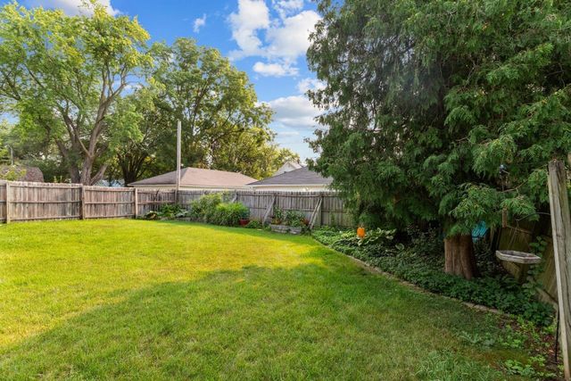 1624 MT VERNON STREET, Oshkosh, WI 54901