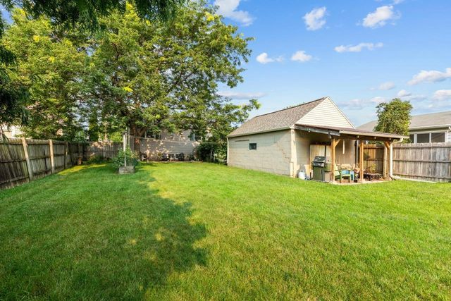 1624 MT VERNON STREET, Oshkosh, WI 54901