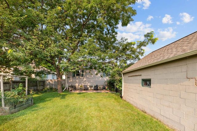 1624 MT VERNON STREET, Oshkosh, WI 54901
