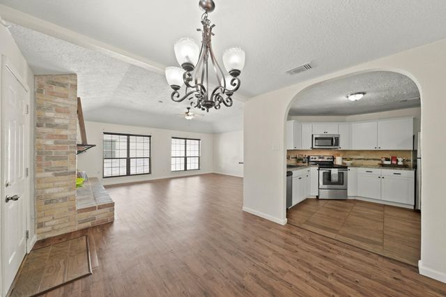 619 Shenandoah Drive, Richmond, TX 77469