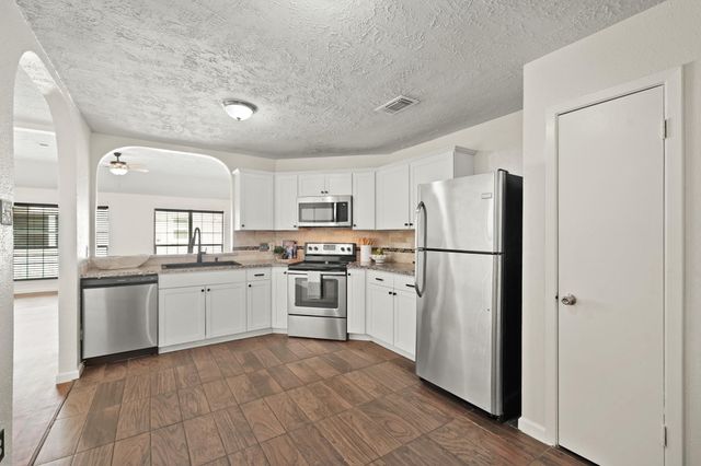 619 Shenandoah Drive, Richmond, TX 77469