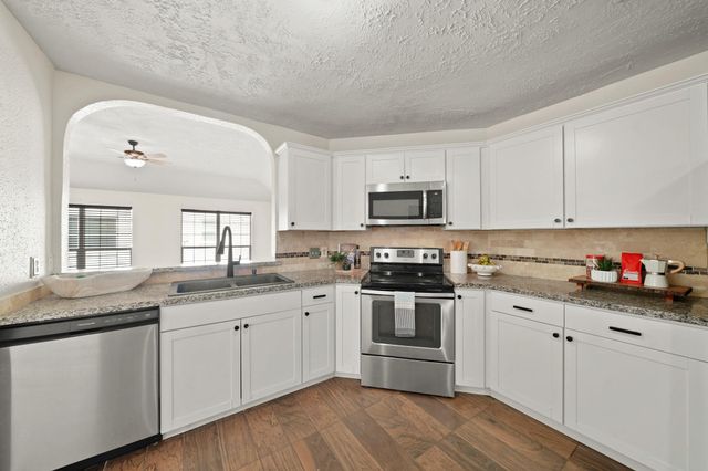 619 Shenandoah Drive, Richmond, TX 77469