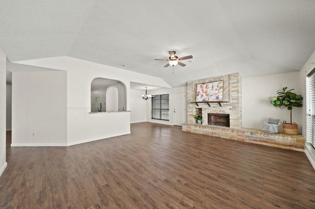 619 Shenandoah Drive, Richmond, TX 77469