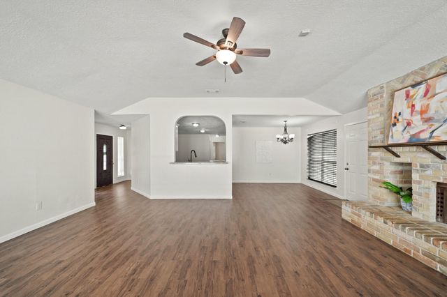 619 Shenandoah Drive, Richmond, TX 77469