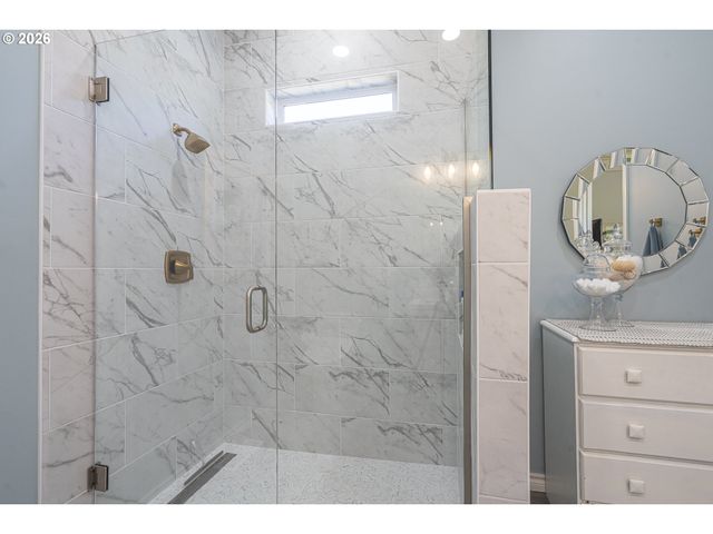 819 HAZELTINE Ave Se, Salem, OR 97306