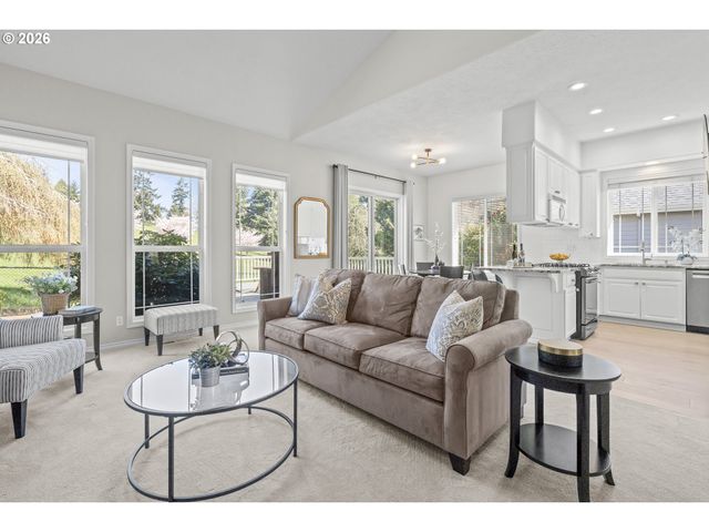 819 HAZELTINE Ave Se, Salem, OR 97306