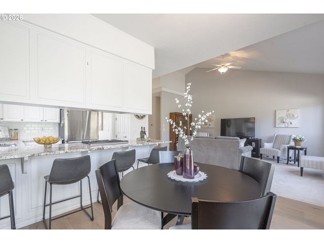 819 HAZELTINE Ave Se, Salem, OR 97306