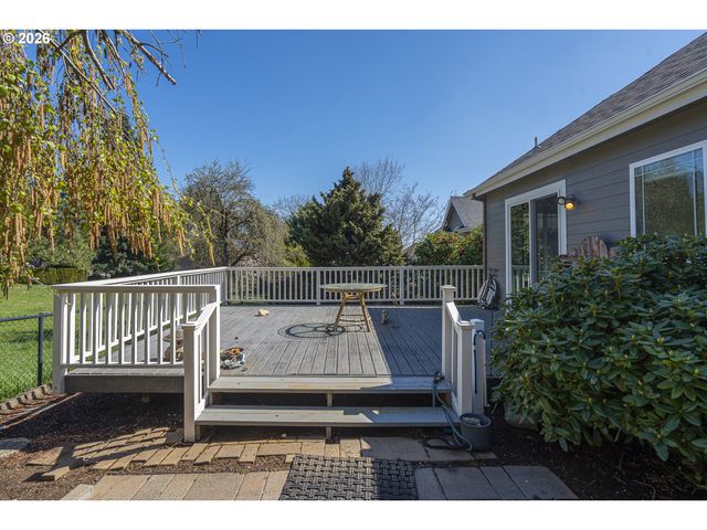 819 HAZELTINE Ave Se, Salem, OR 97306