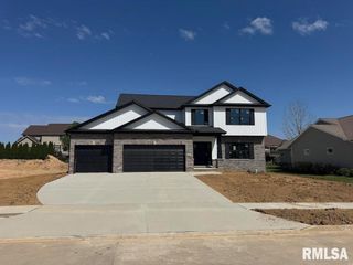 106 SAMUEL Court, Washington, IL 61571