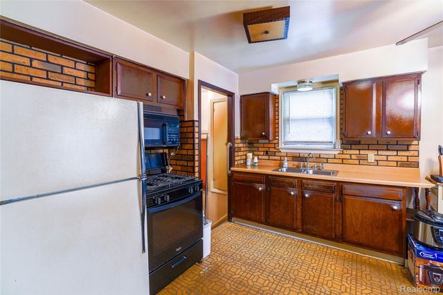 1102 N Vermont Avenue, Royal Oak, MI 48067