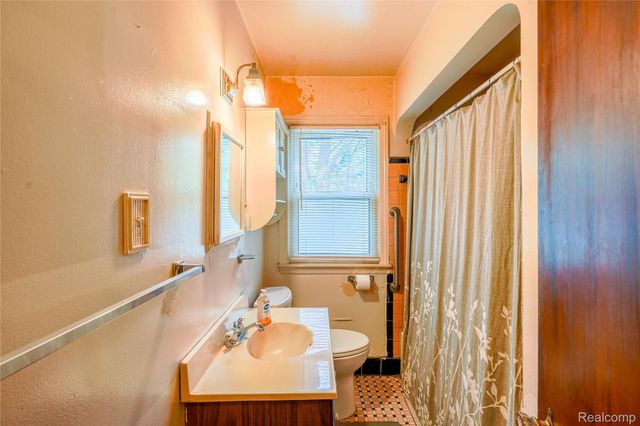 1102 N Vermont Avenue, Royal Oak, MI 48067