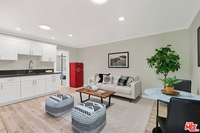 14542 Otsego Street, Sherman Oaks, CA 91403