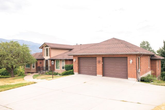 1063 E 5700 S, South Ogden, UT 84405