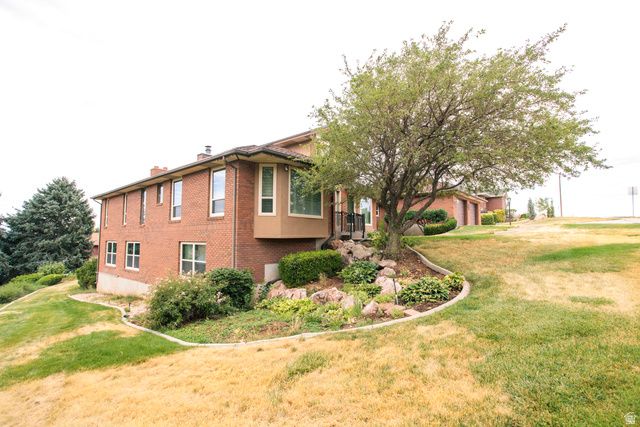 1063 E 5700 S, South Ogden, UT 84405