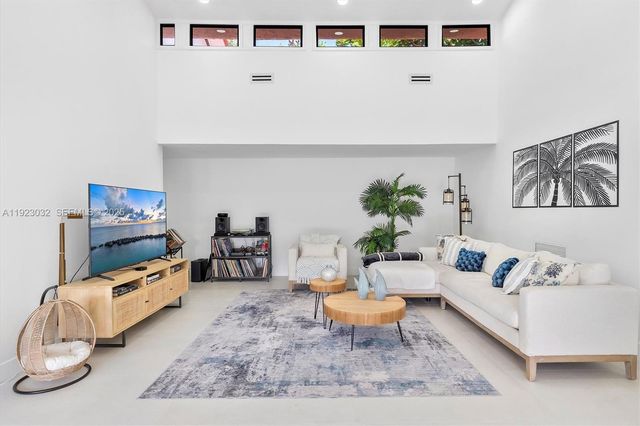 210 NE 107 st, Miami Shores, FL 33161