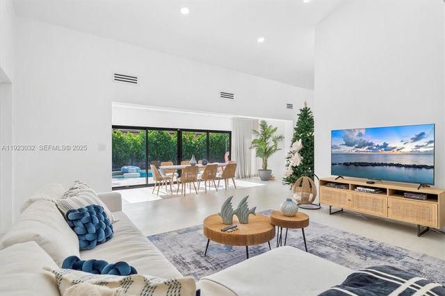 210 NE 107 st, Miami Shores, FL 33161