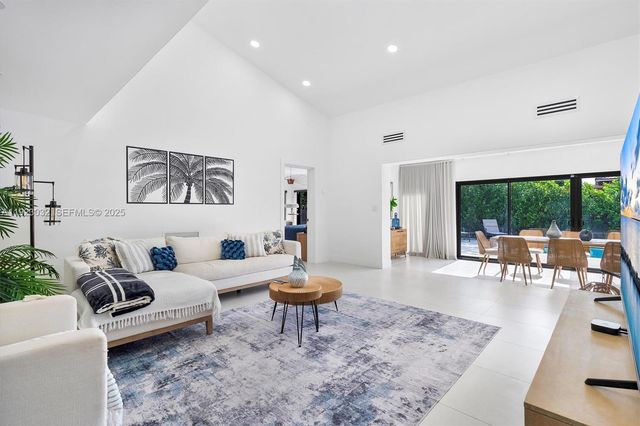 210 NE 107 st, Miami Shores, FL 33161