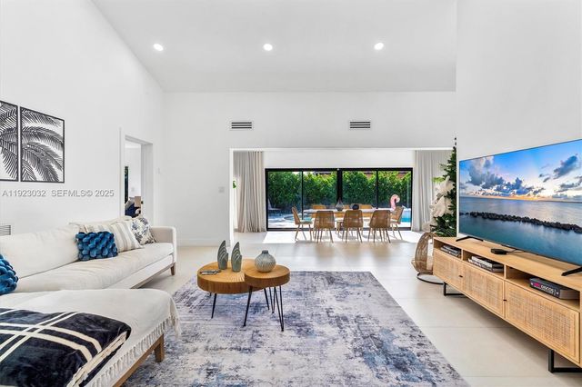 210 NE 107 st, Miami Shores, FL 33161