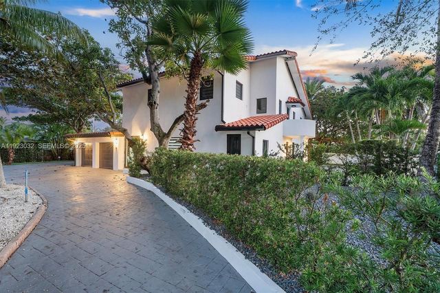 210 NE 107 st, Miami Shores, FL 33161