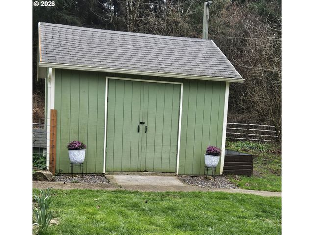 210 WEBSTER Ln, Woodland, WA 98674