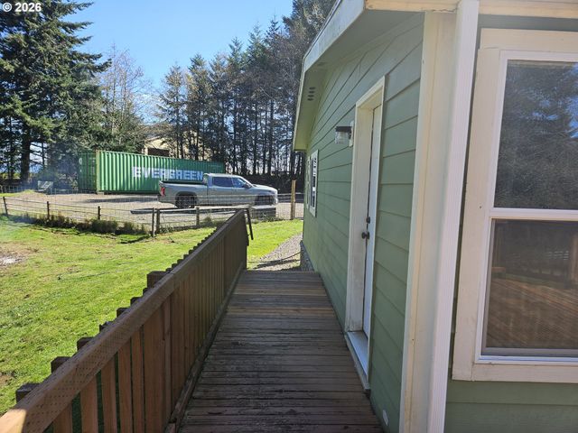 210 WEBSTER Ln, Woodland, WA 98674