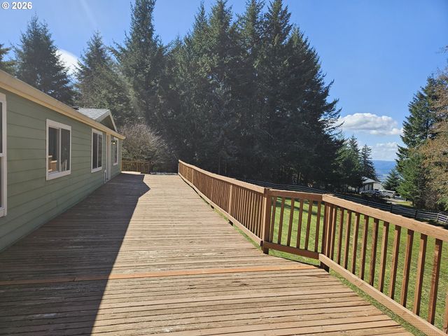 210 WEBSTER Ln, Woodland, WA 98674