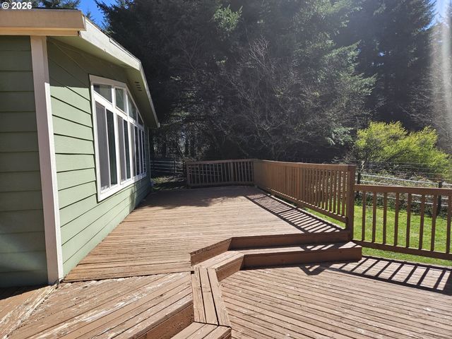 210 WEBSTER Ln, Woodland, WA 98674