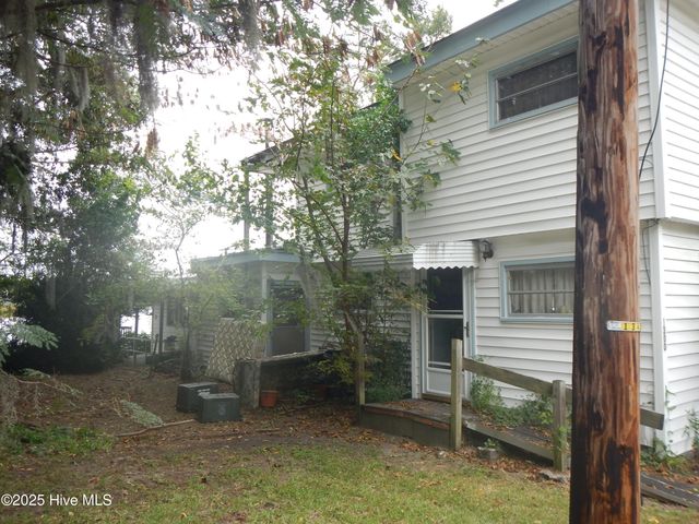 1300 Brices Creek Road, New Bern, NC 28562