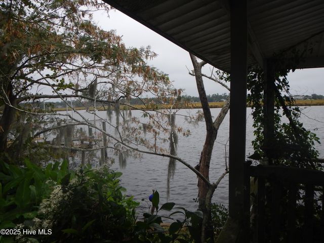 1300 Brices Creek Road, New Bern, NC 28562