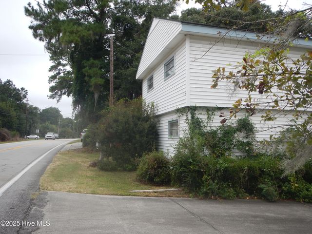 1300 Brices Creek Road, New Bern, NC 28562