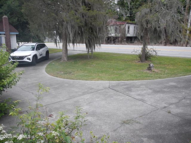 1300 Brices Creek Road, New Bern, NC 28562