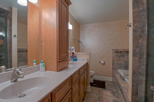 1605 S Regan Road, New Lenox, IL 60451