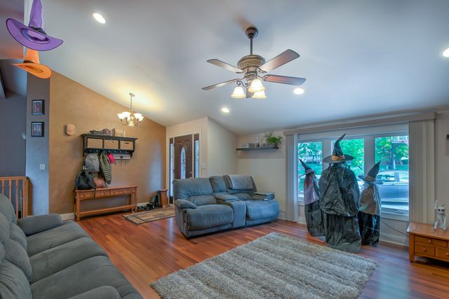 1605 S Regan Road, New Lenox, IL 60451