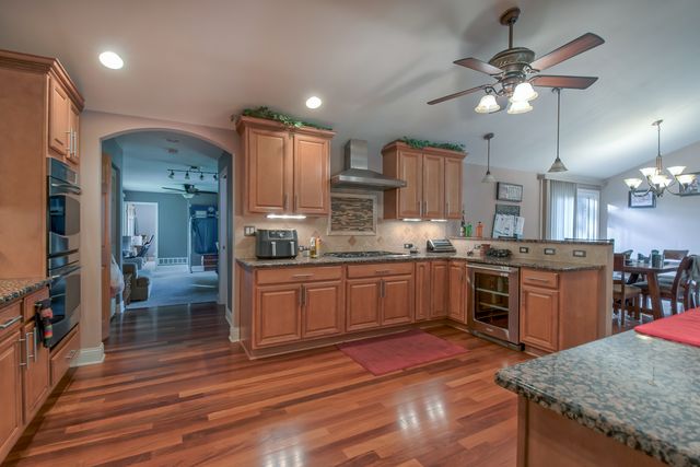 1605 S Regan Road, New Lenox, IL 60451